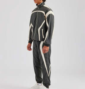 Conjunto de Chaqueta Cortavientos y Pantalones Jogger de Algodón Estampado para Hombre, Hecho a Medida, con Cierre y Diseño de Parches, de Alta Calidad - Product Image 4