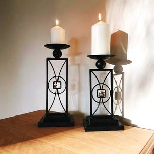 ชุดเชิงเทียนโลหะสีดำสองแบบที่มีเอกลักษณ์เชิงเทียนเหล็กหนาสูงสำหรับตกแต่งบ้านคริสต์มาสวันเกิด - Product Image 1