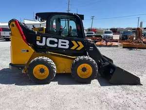 รถตักล้อยาง JCB 3TS-8W Teleskid Compact Loader สีเหลือง พร้อมห้องโดยสาร เครื่องยนต์ดีเซล อุปกรณ์ก่อสร้างสำหรับงานฟาร์มและงานไซต์งาน - Product Image 4