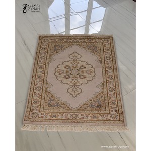 Tapis de prière en soie Tranquil Grace, exportateur indien, tapis de prière musulman abstrait pour la maison ou la mosquée et cadeaux à bon prix - Product Image 4