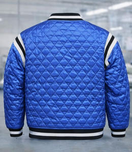 Chaqueta Bomber Varsity Acolchada para Hombre, Chaqueta de Béisbol de Satén con Cierre de Botones a Presión, Cuello Acanalado, Ropa Urbana Personalizada - Product Image 3