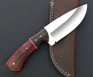 Cuchillo desollador de acero D2 hecho a mano con Funda de cuero personalizable OEM disponible - Product Image 3