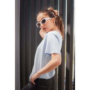 T-shirt femme monochrome bleu ciel pour elle - Product Image 4