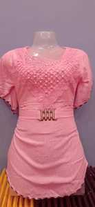 Venta caliente 2024 Top con diseño único Patrón sólido Manga corta y cuello redondo Mujeres Top para la venta por exportadores - Product Image 2