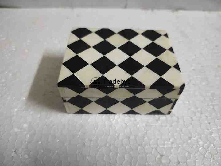 Available in different Colors