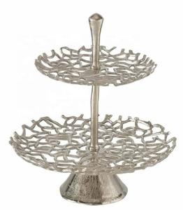 Nouveau support à gâteau en métal de concepteur avec couvercle support à gâteau de service en métal de couleur dorée pour hôtel, restaurant et événements - Product Image 2