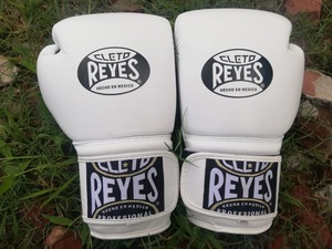 Gants de boxe professionnels en cuir jaune néon Sports Paradiso avec logo personnalisé, coupe-vent et séchage rapide pour l'entraînement et l'usage quotidien - Product Image 6