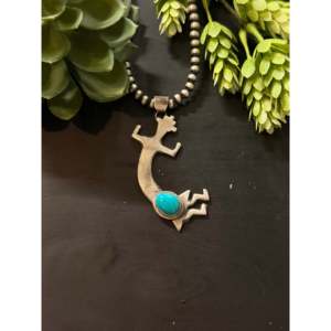Pendentif Rick Tolino en turquoise Kingman et argent sterling, design animalier tendance avec chaîne à maillons, cadeau religieux - Product Image 1