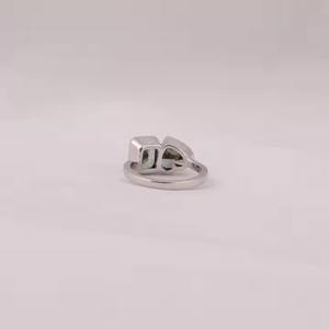 Bague CVD en diamant cultivé en laboratoire vert unique pour femme Bague de proposition en or massif 14kt avec pierre de coupe rayonnante en cœur - Product Image 2