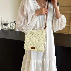 Bolso de Playa Pequeño Bototack para Mujer, Bolso de Hombro Tejido a Mano Estilo Boho, Moderno, para Vacaciones y Viajes - Product Image 1