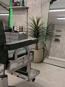 DECORS ALL Modern Barber <b>Chair</b> Chrome Base Green <b>Leather</b> Upholstery <b>Reclining</b> Styling <b>Chair</b> Barber Shop Heavy-Duty Hydraulic - Product Image 3