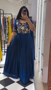 Hermoso vestido de diseñador-Dupatta e interior con hilo y trabajo de secuencia - Product Image 4