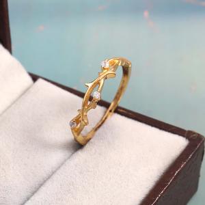 Anillo de banda fina CZ blanca de Plata de Ley 925 chapado en oro - Product Image 5