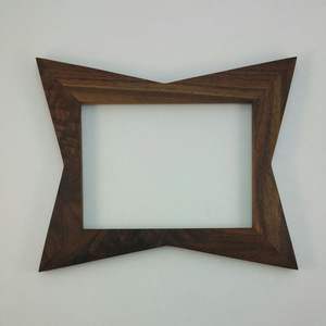 Cadre photo en bois élégant conçu pour la décoration intérieure moderne, table et étagère, salon, bureau, chambre à coucher - Product Image 3