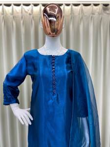 คอลเลกชันเครื่องแต่งกายเทศกาลของผู้หญิงอินเดียผ้าซาตินมอสเย็บเต็มรูปแบบดีไซน์สวย - Product Image 4