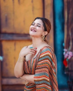 Saree georgette de luxe léger à la demande avec impression numérique pour les femmes vêtements de bureau Saree d'Inde - Product Image 3