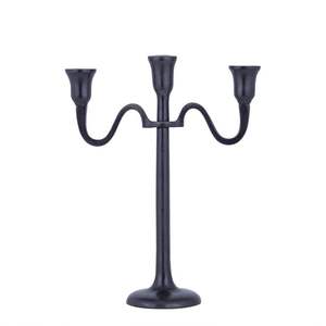 Candélabre en métal artisanal avec un design floral complexe pour l'autel de l'église ou la décoration festive de la maison - Product Image 6