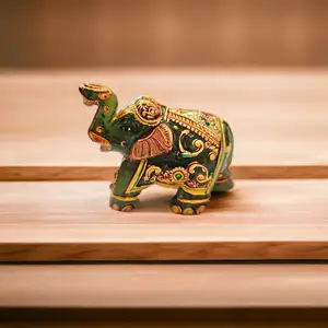 Statua di elefante avventurina verde idolo |