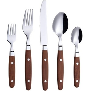 Juego de cubiertos de acero inoxidable de nuevo diseño moderno de 5 piezas con mango de madera manchado de nogal y remaches en las asas - Product Image 1