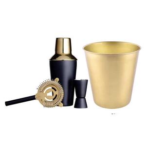 Outils les plus vendus Seau à glace Shaker à cocktail Jigger Set d'ouvre-vin Kit de barman Accessoires de bar en acier inoxydable - Product Image 1