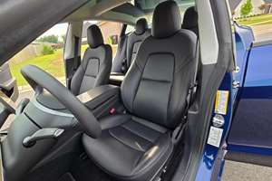 รถยนต์รุ่นปี 2023 โมเดล 3 ลองจ์เรนจ์ ขับเคลื่อนสี่ล้อ ล้อแม็ก R18 ไมล์น้อย เกียร์อัตโนมัติ พวงมาลัยซ้าย สีดำ สภาพดี - Product Image 2