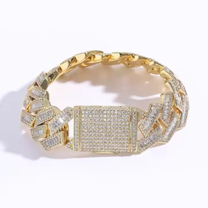 กำไลข้อมือเงินแท้ 925 ประดับเพชรโมอิสซาไนต์ งานออกแบบเครื่องประดับเงินชั้นเยี่ยม โดดเด่นด้วยพลอยที่เปล่งประกายและผิวสัมผัสเรียบเนียน จากประเทศอินเดีย - Product Image 5