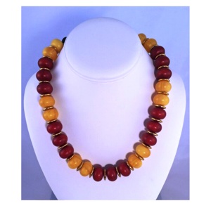 Collier en acajou rouge et résine africaine jaune comme collier de perles fait à la main collier multicolore avec ange écologique et bouddhisme - Product Image 1