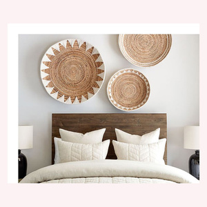 Décoration murale design de luxe en rotin et jonc de mer Pièce d'accent unique faite à la main pour maisons et hôtels haut de gamme - Product Image 3