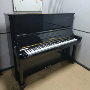 Piano Vertical Acústico de Lujo Profesional Yamaha U3C en Oferta, Usado, con Estilo Mecánico - Product Image 1