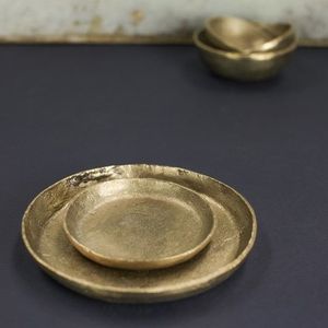 Nouvelle arrivée : plateau de service en aluminium, élégance classique, pour une présentation intemporelle de la table, offrant une option de service raffinée. - Product Image 1
