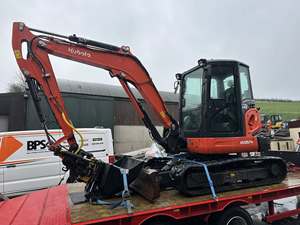 Excavadora compacta Kubota KX057-4 de 5.5 toneladas, con motor diésel, para excavación y apertura de zanjas, disponible para la venta. - Product Image 2