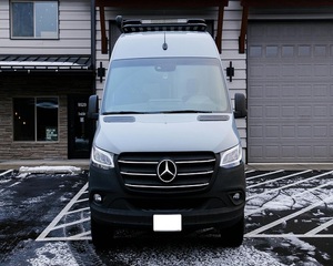 Mercedes-Benz Hiace Ultimate Coach 2022, Volante a la Izquierda, Nueva, Diésel, Transmisión Automática, Euro 3, 16-30 Asientos, Exportada de EE. UU. - Product Image 1