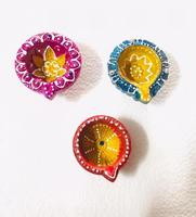 Lampes à huile en argile multicolores faites à la main par Tribal Culture pour le festival Diwali, design minimaliste en tailles de 2 à 4 pouces, articles de décoration pour la maison