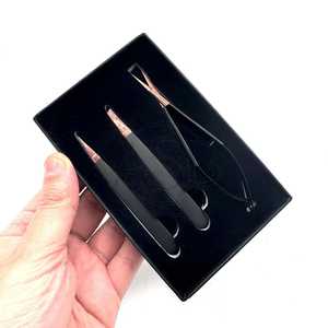 Juego de Pinzas para Cejas con Logotipo Personalizado en Oro Rosa y Negro, Pinzas para Cejas con Puntas Inclinadas y Puntiagudas con Tijeras para Cejas con Resorte Sostenible - Product Image 6