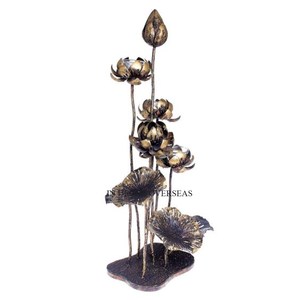 Bougeoir de pièce maîtresse de table de mariage en métal de haute qualité à un look attrayant de créateur floral à prix impressionnant - Product Image 1