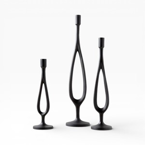 Trio de bougeoirs en métal noir moderne avec base ronde minimaliste pour décoration contemporaine unique - Product Image 2