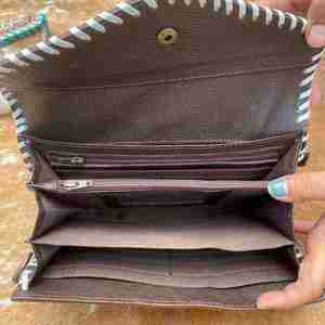 Portefeuille Trifold Femme en Cuir Naturel Style Bohème Vintage Fait Main avec Fermeture à Bouton-Pression et Décoration en Fourrure Imprimé Animal RFID - Product Image 3