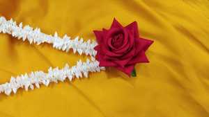 Rose Pearl Wedding Welcome Mala Swaagat Mala pour Shaadi Milni et tenue de mariage comprenant des styles punjabi. - Product Image 2