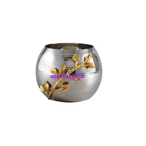 Bol en métal artisanal classique avec support en métal doré, nouveau design, forme ronde, bol de service pour la nourriture lors des fêtes, travail fantaisie argenté - Product Image 1