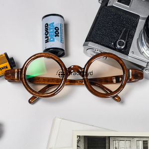 Gafas de madera de lujo para entusiastas de la moda Gafas de sol ligeras con montura natural de Tradebyd - Product Image 1