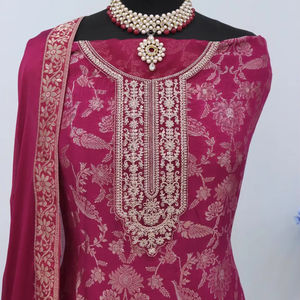 Colección de invierno con estilo Salwar Kameez Pakistani Viscose Jacquard Top Sequence Work Santoon Bottom Silk Dupatta para bodas - Product Image 1