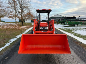 Achetez un tracteur agricole Kubota M7060HDC d'occasion à prix avantageux - Product Image 2