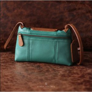 Sac Hobo à carreaux et rayures tissés à la main Solstice avec bandoulière en cuir véritable Pochette à bandoulière artisanale d'Indonésie - Product Image 5