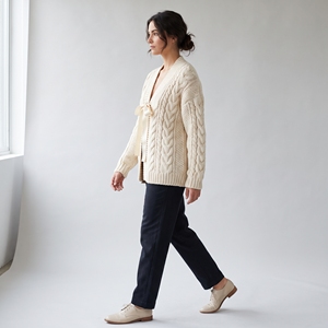 Cardigan en maille torsadée pour femme avec nœud en ruban, pièce superposée confortable à détail nœud, OEM ODM, vente en gros, usine, marque privée - Product Image 2