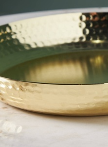 Bandeja Decorativa de Aluminio Metálico Texturizado con Patrón de Naturaleza Muerta, Diseño Tradicional, Multifuncional para el Hogar y Eventos, Abi Overseas - Product Image 2