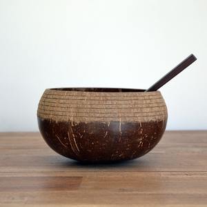 Bol en coque de noix de coco naturelle pour salade, fruits et service - Product Image 2