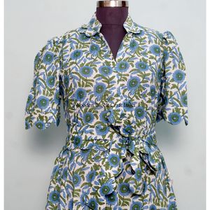 Vestido Midi con Cuello en V, Hecho a Mano en India, 100% Algodón, Estampado Floral Digital, Mangas Cortas, Cintura Natural, Corte Holgado, Casual, Limpieza en Seco - Product Image 4