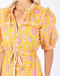 Exclusivo y Encantador Vestido Amarillo con Mangas Abullonadas, Puños Elásticos y Cintura Ajustada con Lazo - Product Image 3