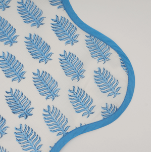 Serviettes de table carrées en coton à fleurs bleu céruléen de haute qualité pour les mariages et les hôtels à la maison. - Product Image 3