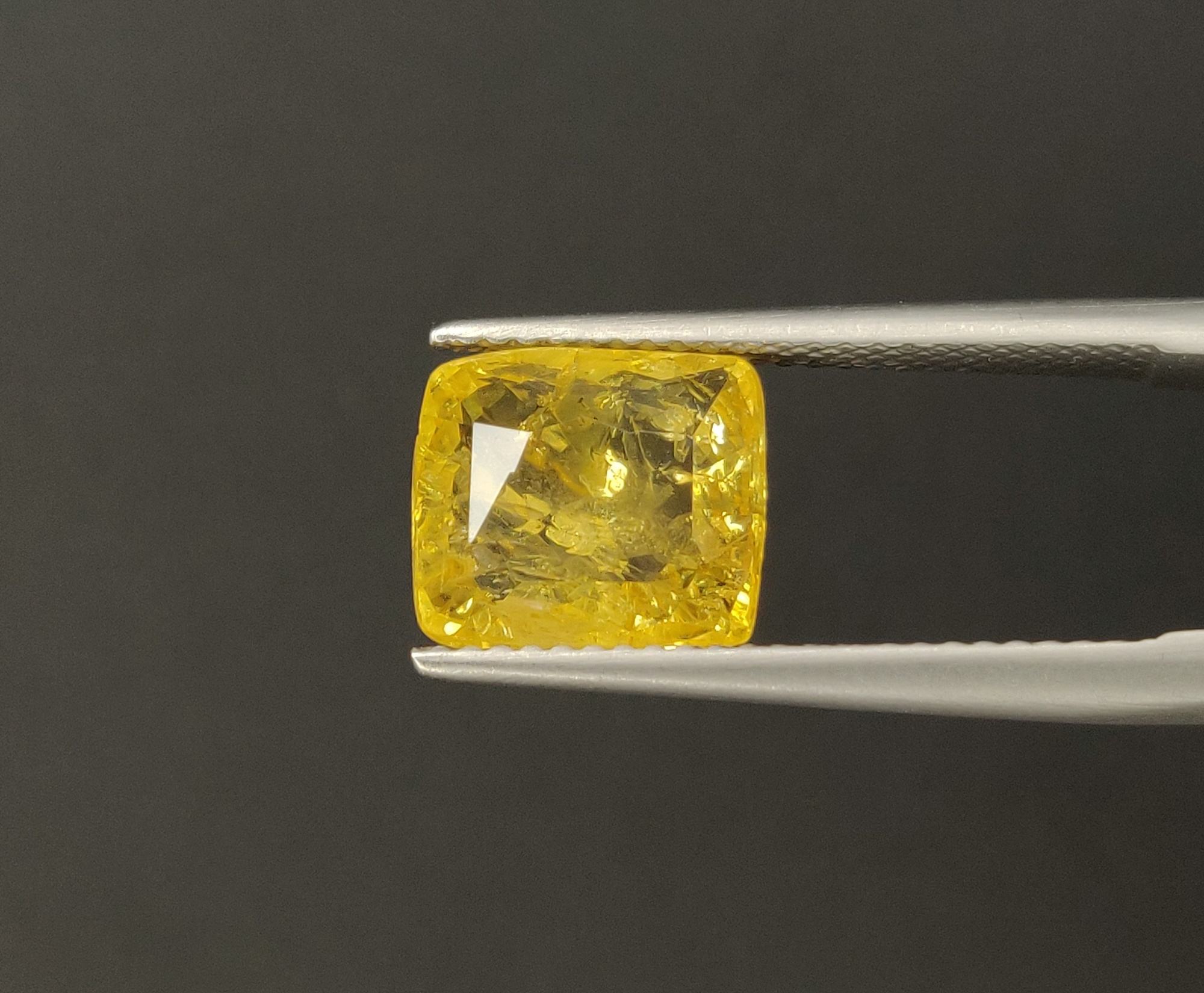 สีเหลือง